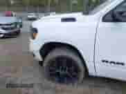 2024 Ram 1500 Big Horn z VIN 1C6SRFFT1RN124465, wystawiony jako IAAI lot #41839097 z przebiegiem 24 106 mil mil oraz . Historia ofert i sprzedaży dostępna na DreamBid. Obrazek 12.