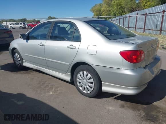 2003 Toyota Corolla CE with VIN 1NXBR32E33Z170919, listed as a IAAI auction lot 43423121 with 212,392 mi miles and . Bid and sale history available at DreamBid. Image 3.