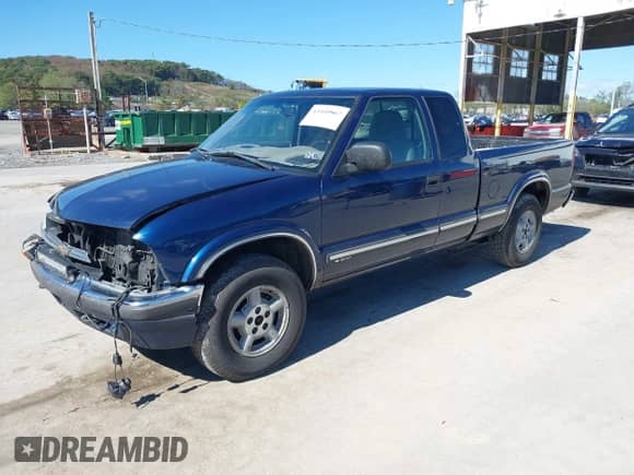 2002 Chevrolet S-10 LS с VIN 1GCDT19W928180069, выставлен на аукционе IAAI как лот 43410867 с пробегом 199 324 миль миль и . История ставок и продаж доступна на DreamBid. Изображение 2.