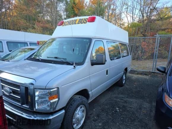 2014 Ford Econoline Cargo z VIN 1FTNS2EW1EDB050, wystawiony jako Copart lot #90381345 z przebiegiem 194 173 mil mil oraz Czysty tytuł • Clean title. Historia ofert i sprzedaży dostępna na DreamBid. Obrazek 2.