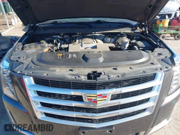 2016 Cadillac Escalade Premium Collection z VIN 1GYS4CKJ7GR374769, wystawiony jako IAAI lot #41535852 z przebiegiem 138 260 mil mil oraz . Historia ofert i sprzedaży dostępna na DreamBid. Obrazek 10.