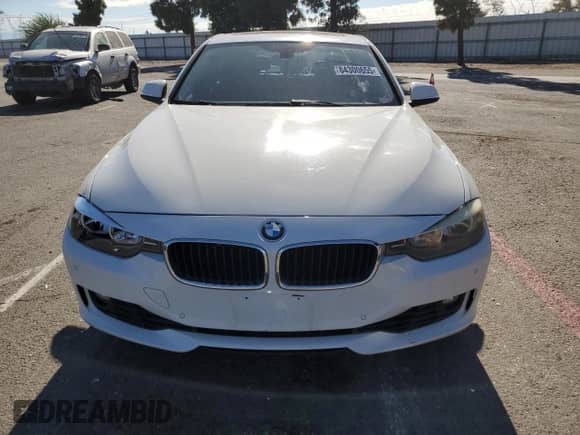 2014 BMW 3 Series 328i с VIN WBA3C1C55EK116837, выставлен на аукционе Copart как лот 84300655 с пробегом 129 387 миль миль и Списание • Salvage title. История ставок и продаж доступна на DreamBid. Изображение 5.