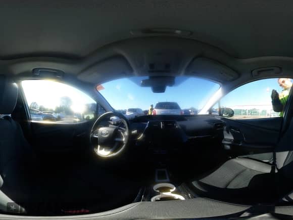 2016 Toyota Prius Three z VIN JTDKARFU1G3514243, wystawiony jako IAAI lot #43383830 z przebiegiem 113 737 mil mil oraz . Historia ofert i sprzedaży dostępna na DreamBid. Obrazek 18.