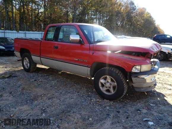 1996 Dodge 1500 с VIN 3B7HC13YXTG136928, выставлен на аукционе Copart как лот 83470244 с пробегом 137 366 миль миль и Списание • Salvage title. История ставок и продаж доступна на DreamBid. Изображение 4.