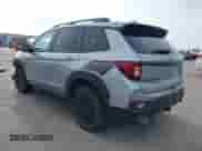 2023 Honda Passport TrailSport z VIN 5FNYF8H66PB044234, wystawiony jako IAAI lot #42462611 z przebiegiem 6 411 mil mil oraz . Historia ofert i sprzedaży dostępna na DreamBid. Obrazek 3.