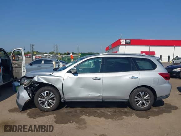 2019 Nissan Pathfinder S z VIN 5N1DR2MNXKC629366, wystawiony jako IAAI lot #42943140 z przebiegiem 165 192 mil mil oraz . Historia ofert i sprzedaży dostępna na DreamBid. Obrazek 14.