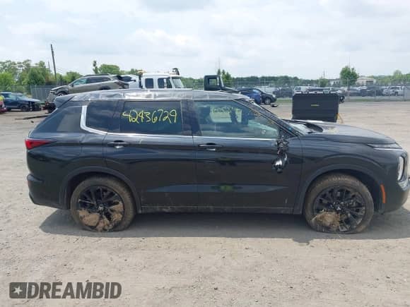 2023 Mitsubishi Outlander SEL z VIN JA4J4VA82PZ006988, wystawiony jako IAAI lot #42436729 z przebiegiem 76 957 mil mil oraz . Historia ofert i sprzedaży dostępna na DreamBid. Obrazek 13.