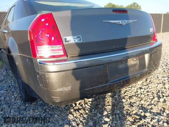 2008 Chrysler 300 C Hemi with VIN 2C3LA63H28H125432, listed as a IAAI auction lot 42739293 with 195,436 mi miles and . Bid and sale history available at DreamBid. Image 6.