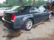 2016 Chrysler 300 Anniversary Edition z VIN 2C3CCAAG5GH243285, wystawiony jako IAAI lot #42381873 z przebiegiem 182 647 mil mil oraz . Historia ofert i sprzedaży dostępna na DreamBid. Obrazek 4.