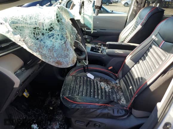 2023 Toyota Sienna Limited с VIN 5TDZSKFC6PS080376, выставлен на аукционе Copart как лот 49299375 с пробегом 105 881 миль миль и Списание • Salvage title. История ставок и продаж доступна на DreamBid. Изображение 7.