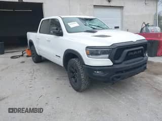 2022 Ram 1500 Rebel z VIN 1C6SRFLT1NN267513, wystawiony jako IAAI lot #41961821 z przebiegiem 140 488 mil mil oraz . Historia ofert i sprzedaży dostępna na DreamBid. Obrazek 1.