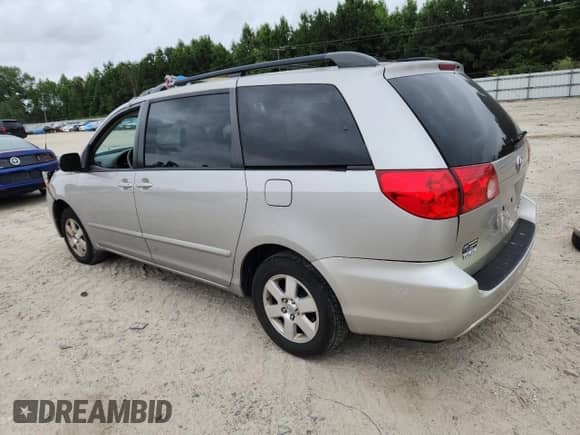 2010 Toyota Sienna CE z VIN 5TDKK4CC2AS297884, wystawiony jako Copart lot #67843815 z przebiegiem 171 954 mil mil oraz Szkoda całkowita • Salvage title. Historia ofert i sprzedaży dostępna na DreamBid. Obrazek 2.