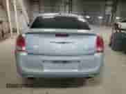 2013 Chrysler 300 S z VIN 2C3CCAGT9DH608454, wystawiony jako Copart lot #88176925 z przebiegiem 135 440 mil mil oraz Szkoda całkowita • Salvage title. Historia ofert i sprzedaży dostępna na DreamBid. Obrazek 6.