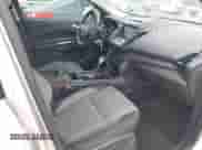 2018 Ford Escape SE z VIN 1FMCU9GD9JUC78285, wystawiony jako IAAI lot #43092402 z przebiegiem 111 326 mil mil oraz . Historia ofert i sprzedaży dostępna na DreamBid. Obrazek 5.