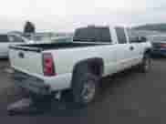2003 Chevrolet Silverado 2500HD LT z VIN 1GCHK29U23E116984, wystawiony jako IAAI lot #43217859 z przebiegiem 265 239 mil mil oraz . Historia ofert i sprzedaży dostępna na DreamBid. Obrazek 4.