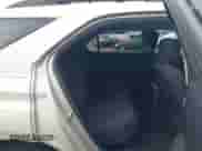 2013 Chevrolet Equinox LT z VIN 2GNFLEEK1D6179677, wystawiony jako IAAI lot #42881866 z przebiegiem 115 764 mil mil oraz . Historia ofert i sprzedaży dostępna na DreamBid. Obrazek 8.