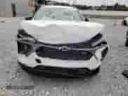 2025 Chevrolet Trax 2RS z VIN KL77LJEP2SC163278, wystawiony jako Copart lot #67662065 z przebiegiem 1 903 mil mil oraz Szkoda całkowita • Salvage title. Historia ofert i sprzedaży dostępna na DreamBid. Obrazek 5.