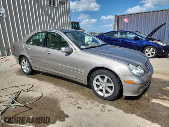 2007 Mercedes-Benz C 280 Luxury с VIN WDBRF54H97A936639, выставлен на аукционе Copart как лот 62025045 с пробегом 121 598 миль миль и Чистый • Clean title. История ставок и продаж доступна на DreamBid. Изображение 4.