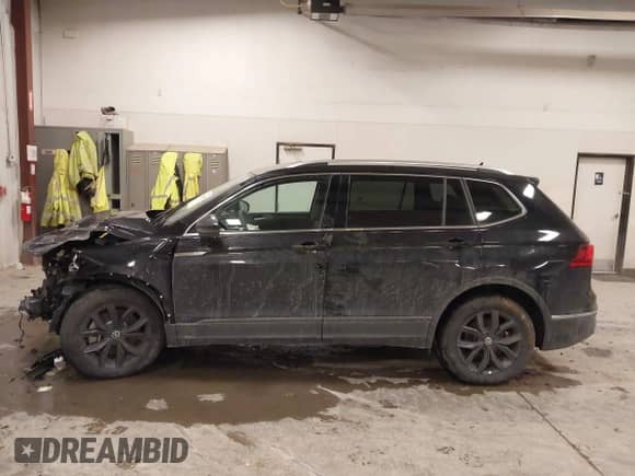 2024 Volkswagen Tiguan SE с VIN 3VV2B7AX7RM043477, выставлен на аукционе IAAI как лот 41353480 с пробегом 16 414 миль миль и . История ставок и продаж доступна на DreamBid. Изображение 14.