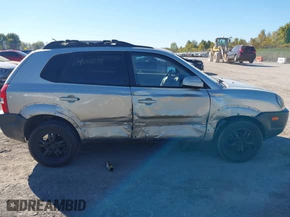 2008 Hyundai Tucson SE with VIN KM8JN12D88U823609, listed as a IAAI auction lot 43331072 with 184,362 mi miles and . Bid and sale history available at DreamBid. Image 13.