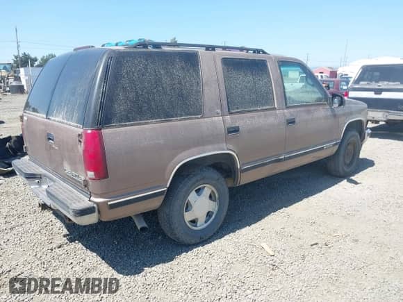 1996 Chevrolet Tahoe with VIN 1GNEK13R9TJ313571, listed as a IAAI auction lot 42768008 with 220,143 mi miles and . Bid and sale history available at DreamBid. Image 4.