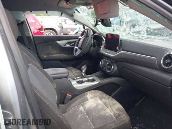 2025 Chevrolet Blazer LT with VIN 3GNKBCR40SS156875, listed as a IAAI auction lot 42661365 with 17,265 mi miles and . Bid and sale history available at DreamBid. Image 5.