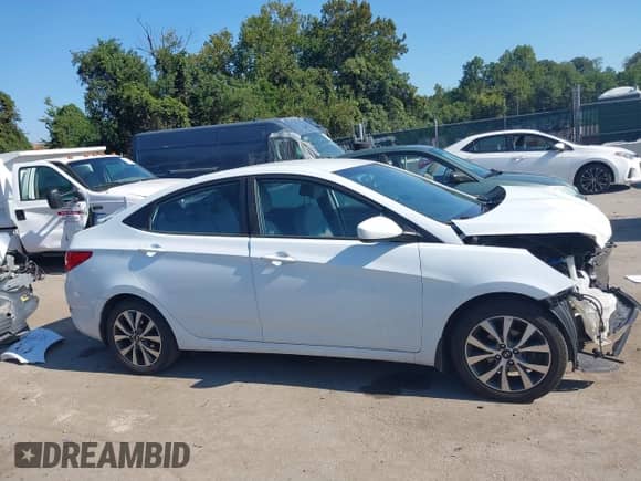 2017 Hyundai Accent SE z VIN KMHCT4AE6HU346821, wystawiony jako IAAI lot #43192026 z przebiegiem 115 969 mil mil oraz . Historia ofert i sprzedaży dostępna na DreamBid. Obrazek 14.