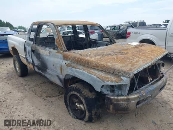 1997 Dodge 1500 z VIN 3B7HF13Z4VG838259, wystawiony jako IAAI lot #39235353 z przebiegiem Nie podano mil oraz . Historia ofert i sprzedaży dostępna na DreamBid. Obrazek 1.