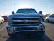 2017 Chevrolet Silverado 2500HD LT z VIN 1GC1KVEG8HF128707, wystawiony jako IAAI lot #41795885 z przebiegiem 192 048 mil mil oraz . Historia ofert i sprzedaży dostępna na DreamBid. Obrazek 12.