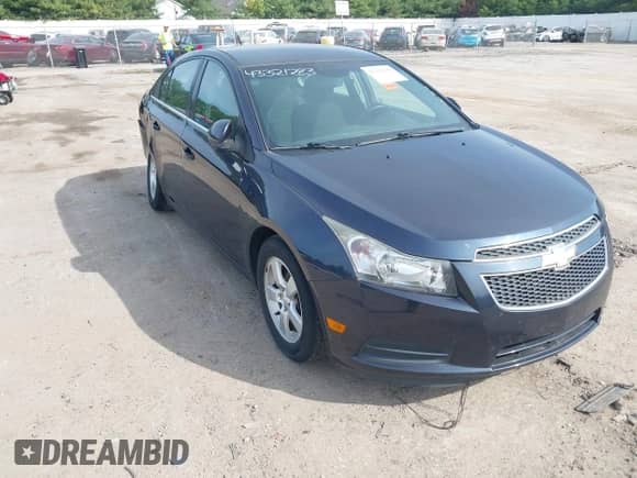 2014 Chevrolet Cruze 1LT с VIN 1G1PC5SB2E7455182, выставлен на аукционе IAAI как лот 43321283 с пробегом 69 327 миль миль и . История ставок и продаж доступна на DreamBid. Изображение 1.