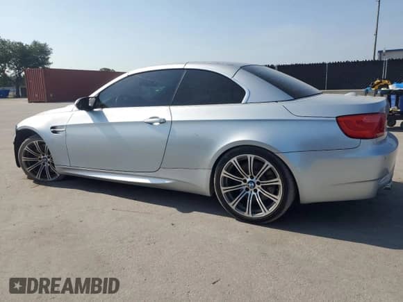 2013 BMW M3 с VIN WBSDX9C51DE786059, выставлен на аукционе Copart как лот 57285635 с пробегом 111 860 миль миль и Списание • Salvage title. История ставок и продаж доступна на DreamBid. Изображение 2.