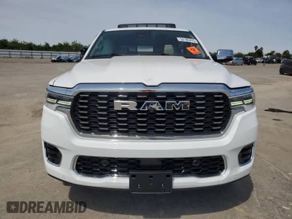 2025 Ram 1500 z VIN 1C6SRFKP5SN615510, wystawiony jako Copart lot #52185475 z przebiegiem 593 mil mil oraz Szkoda całkowita • Salvage title. Historia ofert i sprzedaży dostępna na DreamBid. Obrazek 5.