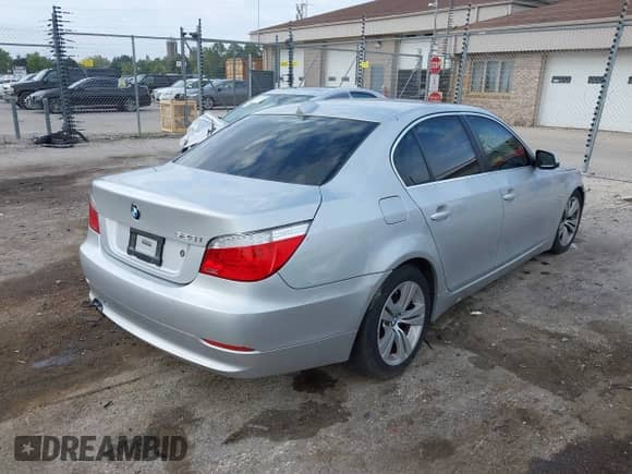 2010 BMW 5 Series 528i с VIN WBANU5C52AC363699, выставлен на аукционе IAAI как лот 43250280 с пробегом 85 830 миль миль и . История ставок и продаж доступна на DreamBid. Изображение 4.