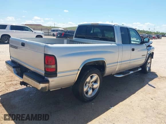 2001 Dodge 1500 z VIN 3B7HC13Y41G771057, wystawiony jako IAAI lot #42592733 z przebiegiem 98 028 mil mil oraz . Historia ofert i sprzedaży dostępna na DreamBid. Obrazek 4.