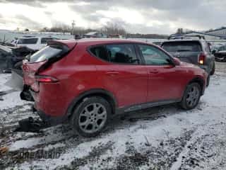 2024 Dodge Hornet R/T z VIN ZACPDFCW2R3A35093, wystawiony jako Copart lot #42193585 z przebiegiem 4 574 mil mil oraz Szkoda całkowita • Salvage title. Historia ofert i sprzedaży dostępna na DreamBid. Obrazek 3.