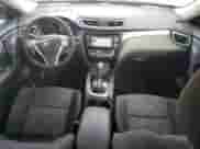 2016 Nissan Rogue SV z VIN KNMAT2MT0GP703062, wystawiony jako Copart lot #69649134 z przebiegiem 81 332 mil mil oraz Czysty tytuł • Clean title. Historia ofert i sprzedaży dostępna na DreamBid. Obrazek 8.