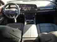 2025 Chevrolet Traverse AWD Z71 z VIN 1GNEVJRS8SJ194895, wystawiony jako Copart lot #84440345 z przebiegiem 5 613 mil mil oraz Czysty tytuł • Clean title. Historia ofert i sprzedaży dostępna na DreamBid. Obrazek 8.