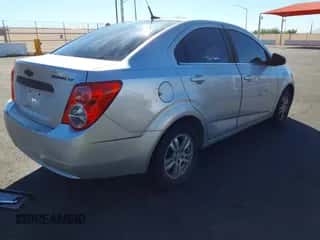 2013 Chevrolet Sonic LT с VIN 1G1JC5SH1D4114821, выставлен на аукционе IAAI как лот 43369517 с пробегом 152 476 миль миль и . История ставок и продаж доступна на DreamBid. Изображение 4.