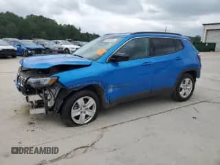 2022 Jeep Compass Latitude z VIN 3C4NJCBBXNT138867, wystawiony jako Copart lot #67097845 z przebiegiem 88 003 mil mil oraz Szkoda całkowita • Salvage title. Historia ofert i sprzedaży dostępna na DreamBid. Obrazek 1.