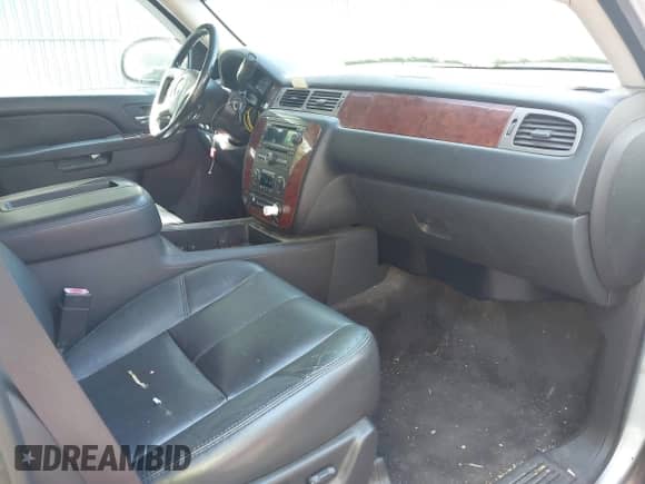 2013 Chevrolet Suburban LT with VIN 1GNSKJE7XDR103661, listed as a IAAI auction lot 42789275 with 181,234 mi miles and . Bid and sale history available at DreamBid. Image 5.