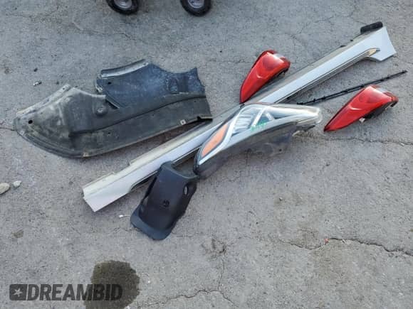 2015 Hyundai Sonata Sport с VIN 5NPE34AF5FH050086, выставлен на аукционе Copart как лот 52233015 с пробегом 138 549 миль миль и Списание • Salvage title. История ставок и продаж доступна на DreamBid. Изображение 12.