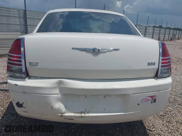 2006 Chrysler 300 with VIN 2C3KA43RX6H313203, listed as a IAAI auction lot 42435461 with 183,954 mi miles and . Bid and sale history available at DreamBid. Image 6.