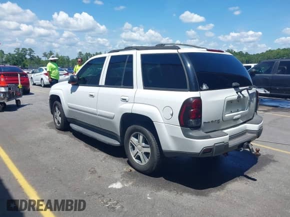 2005 Chevrolet TrailBlazer LS с VIN 1GNDT13S552243415, выставлен на аукционе IAAI как лот 42739508 с пробегом 122 128 миль миль и . История ставок и продаж доступна на DreamBid. Изображение 3.