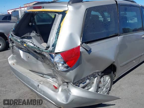 2007 Toyota Sienna CE с VIN 5TDZK23C17S072304, выставлен на аукционе IAAI как лот 43175510 с пробегом 190 524 миль миль и . История ставок и продаж доступна на DreamBid. Изображение 17.