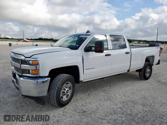 2019 Chevrolet Silverado 2500HD Work Truck z VIN 1GC1KREG8KF268318, wystawiony jako Copart lot #63873535 z przebiegiem 50 088 mil mil oraz Szkoda całkowita • Salvage title. Historia ofert i sprzedaży dostępna na DreamBid. Obrazek 1.
