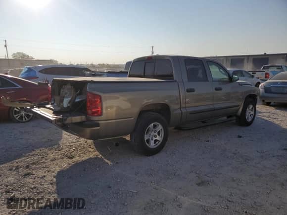 2007 Dodge Dakota SLT с VIN 1D7HE48K77S124191, выставлен на аукционе Copart как лот 70031973 с пробегом 58 239 миль миль и Списание • Salvage title. История ставок и продаж доступна на DreamBid. Изображение 3.
