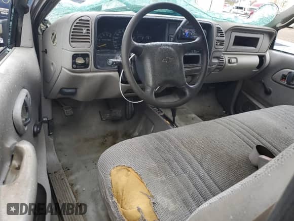 2000 Chevrolet Silverado 2500 with VIN 1GCGK24R1YR128798, listed as a Copart auction lot 79081724 with 171,985 mi miles and Salvage title. Bid and sale history available at DreamBid. Image 8.