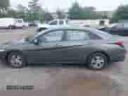 2024 Hyundai Elantra SE z VIN KMHLL4DGXRU817934, wystawiony jako IAAI lot #42659416 z przebiegiem 13 497 mil mil oraz . Historia ofert i sprzedaży dostępna na DreamBid. Obrazek 15.