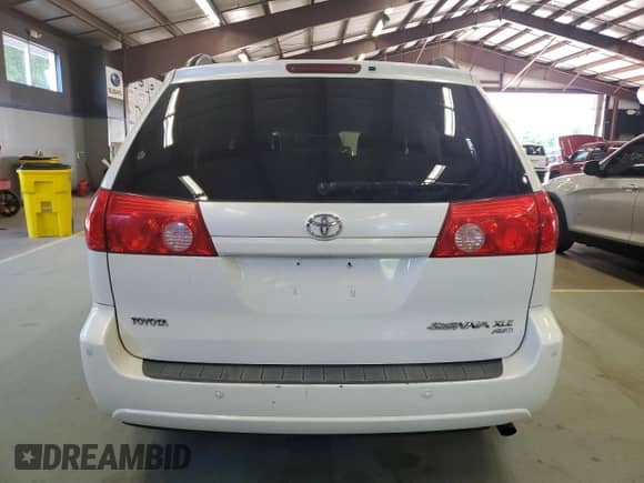 2010 Toyota Sienna XLE с VIN 5TDDK4CC7AS029499, выставлен на аукционе Copart как лот 67858935 с пробегом 227 184 миль миль и Чистый • Clean title. История ставок и продаж доступна на DreamBid. Изображение 6.