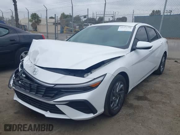 2024 Hyundai Elantra SEL z VIN KMHLM4DG4RU806568, wystawiony jako IAAI lot #43312356 z przebiegiem 22 157 mil mil oraz . Historia ofert i sprzedaży dostępna na DreamBid. Obrazek 17.